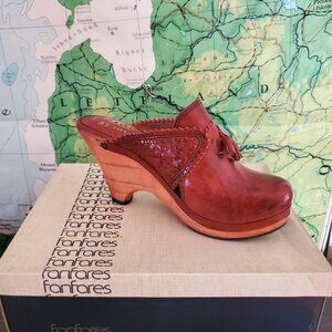 Vintage 70s Fanfares Leather Wooden Clog 9M Tassel New in Box